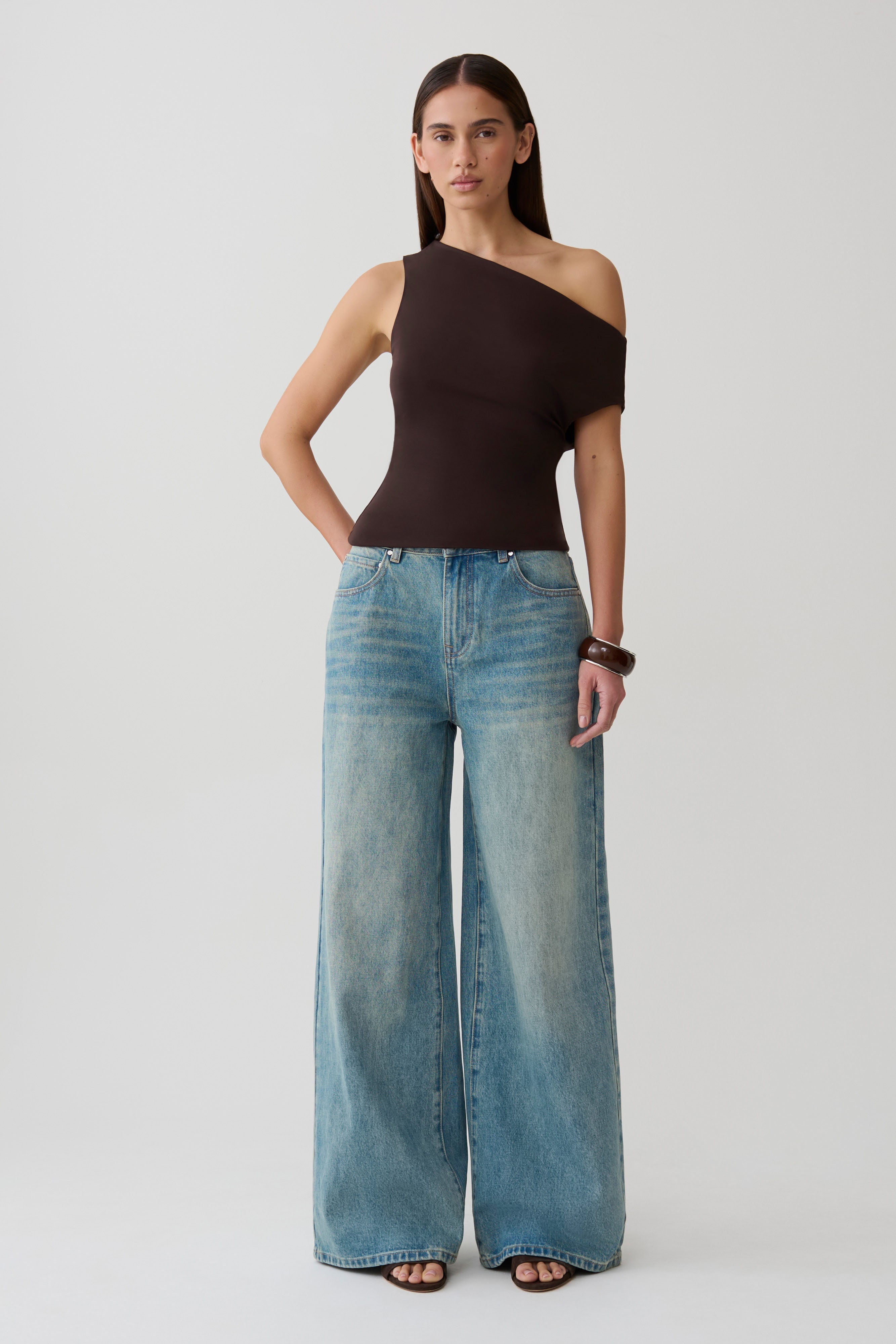 Yuna Short Sleeve Draped Hardware Top - Chocolate
